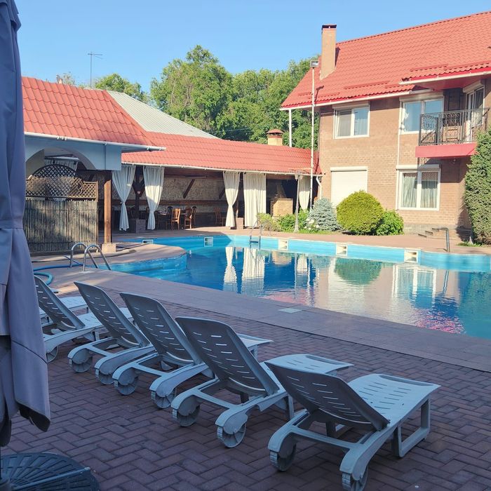 Дом в аренду с большим бассейном