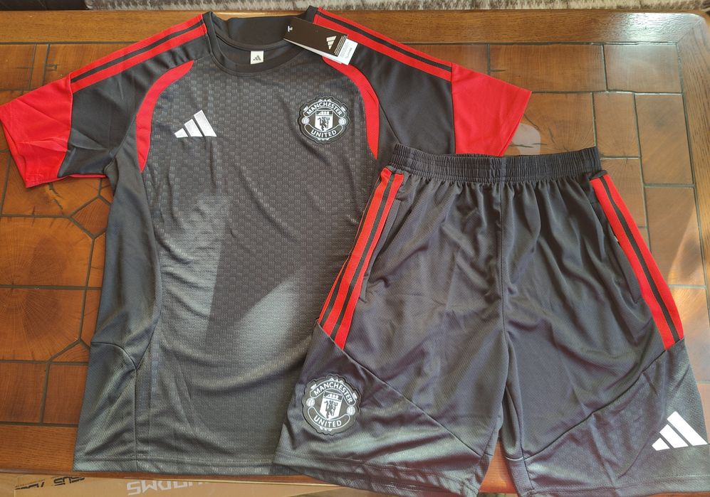 Тренировъчен футболен екип Manchester United Tiro Training  26/27