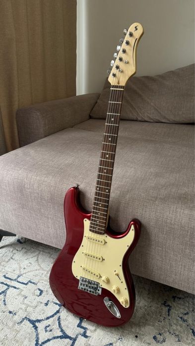 Продаем электронную гитару с комбоусилителем