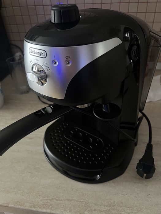 Vand espressor cafea manul impecabil estetic si dumctional.