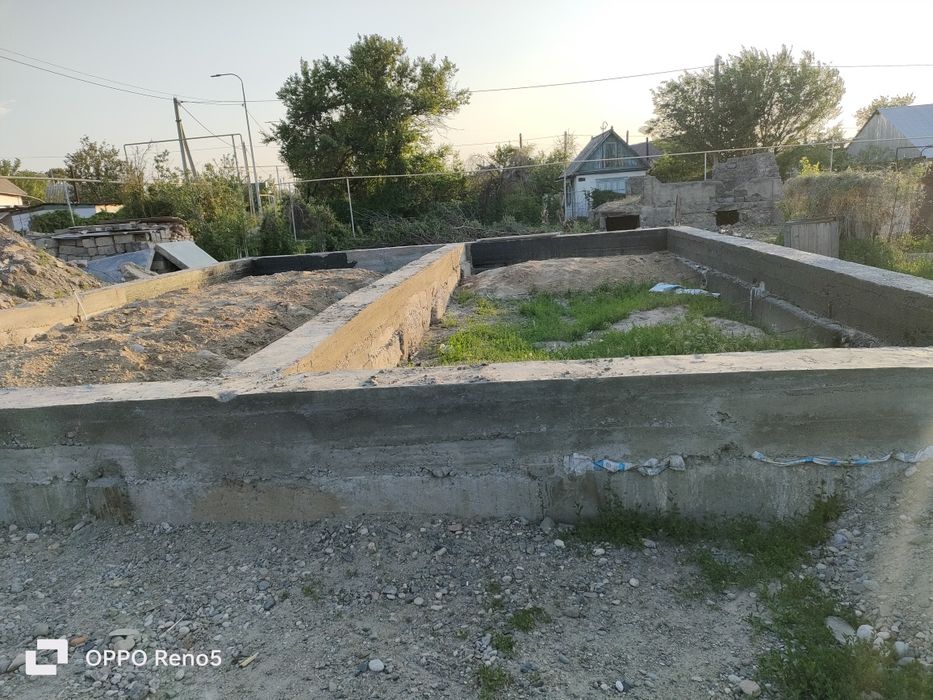 Продам участок с фундаментом