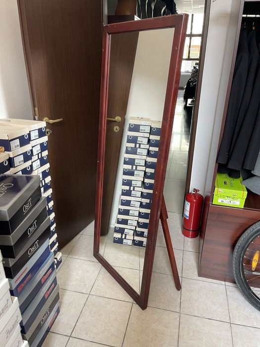 Oglinda în ramă 160x60 cu picoare