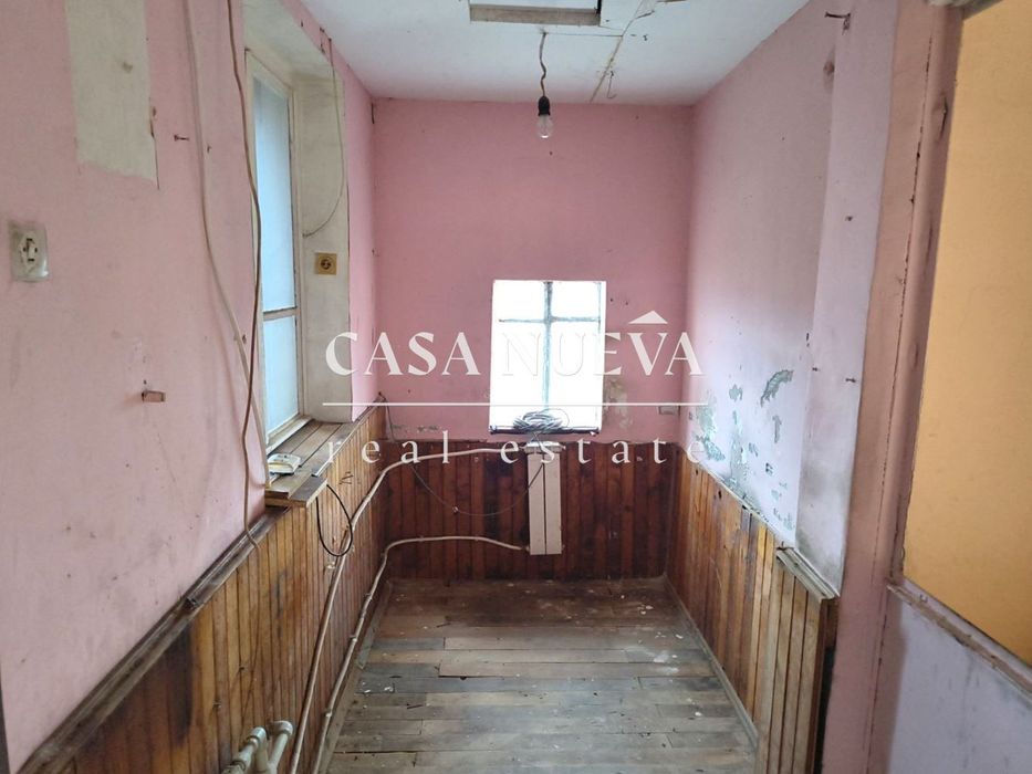 Къща в гр.Перник, кв.Бела вода