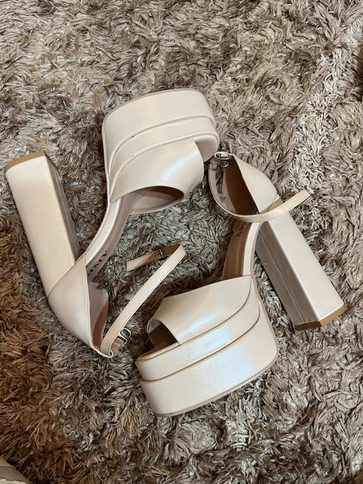 Туфли на высоком каблуке