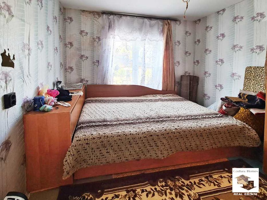 155078 Едноетажна къща с равен двор, кладенец и гараж в с. Сушица