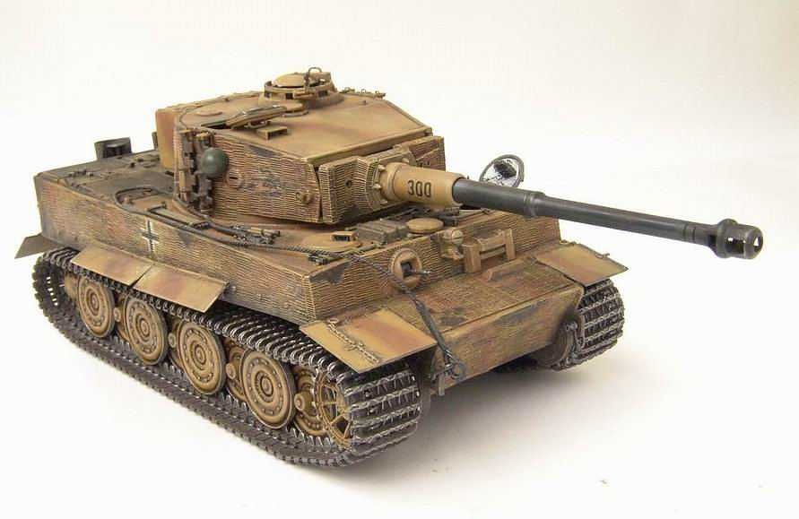 Сборная модель немецкого танка Т-VI TIGER 1 ausf E с циммеритом 1:35