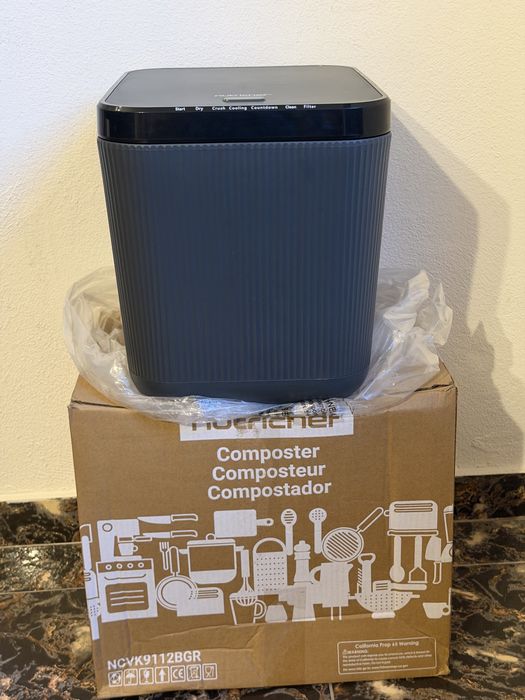 Compostor electric NutriChef 3L, negru, compact, cu functie de zdrobire si uscare