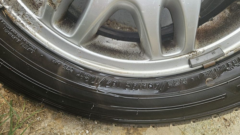 Vând set complet format din 4 anvelope Falken EuroWinter VAN01, montate pe jante pentru Mercedes Viano / Vito W639
