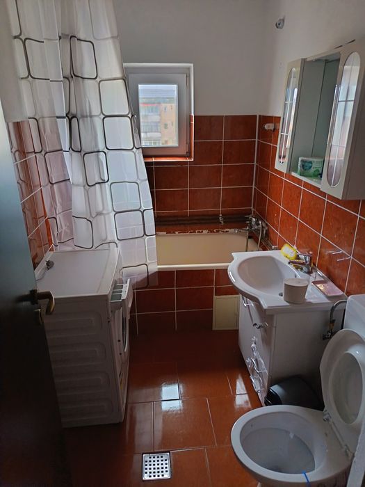 Inchiriez apartament