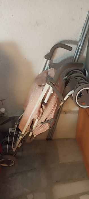 Продавам количка 2 бр,