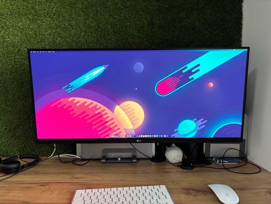 LG 34WN780‑B UltraWide 34" + Ergo стойка – отлично състояние