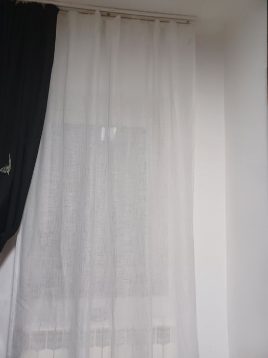 Perdea albă     .