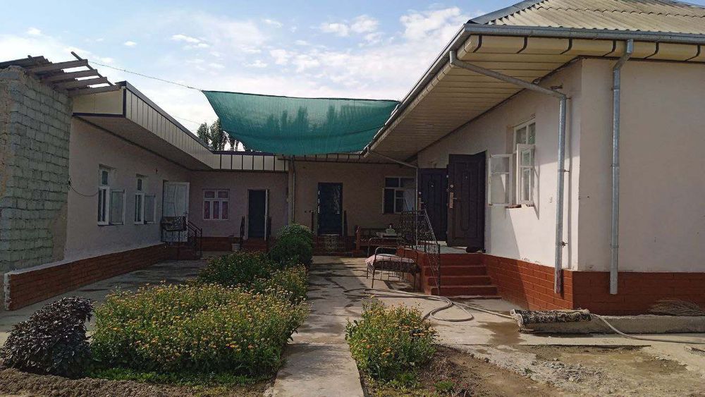 Уй сотилади.Учасатка