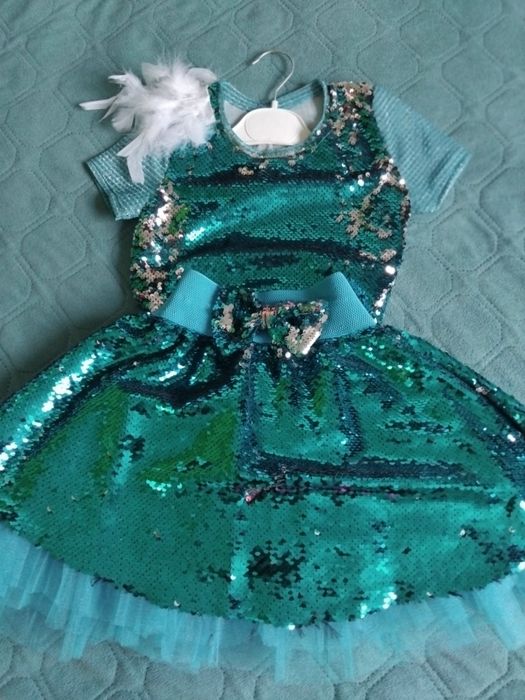 Продам нарядные платье