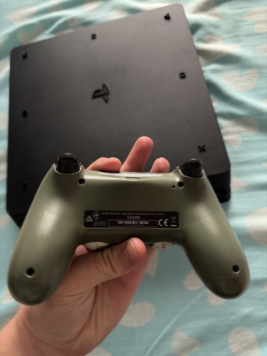 Ps4/Playstation 4 slim 1Tb