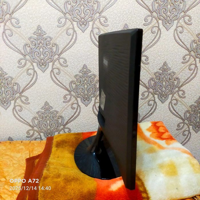 Монитор Samsung s22a300b "мигает экран"