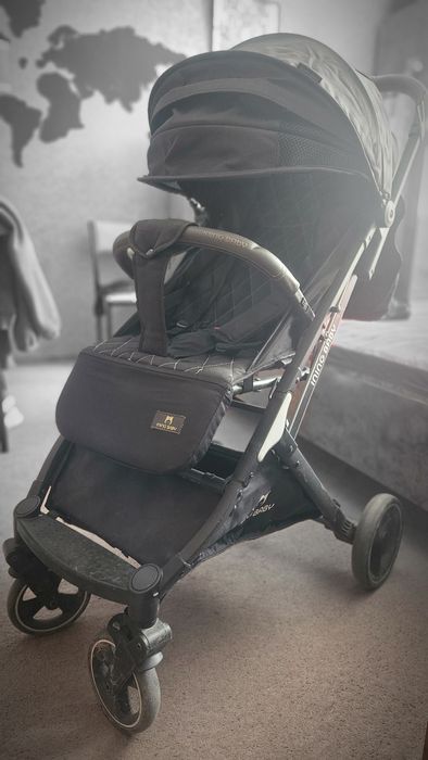 Продам лёгкую коляску