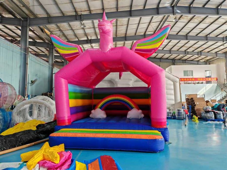 Надуваеми детски батути / Детски пързалки за скачане