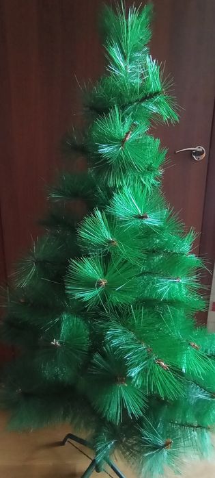 Продам ёлку искусственную