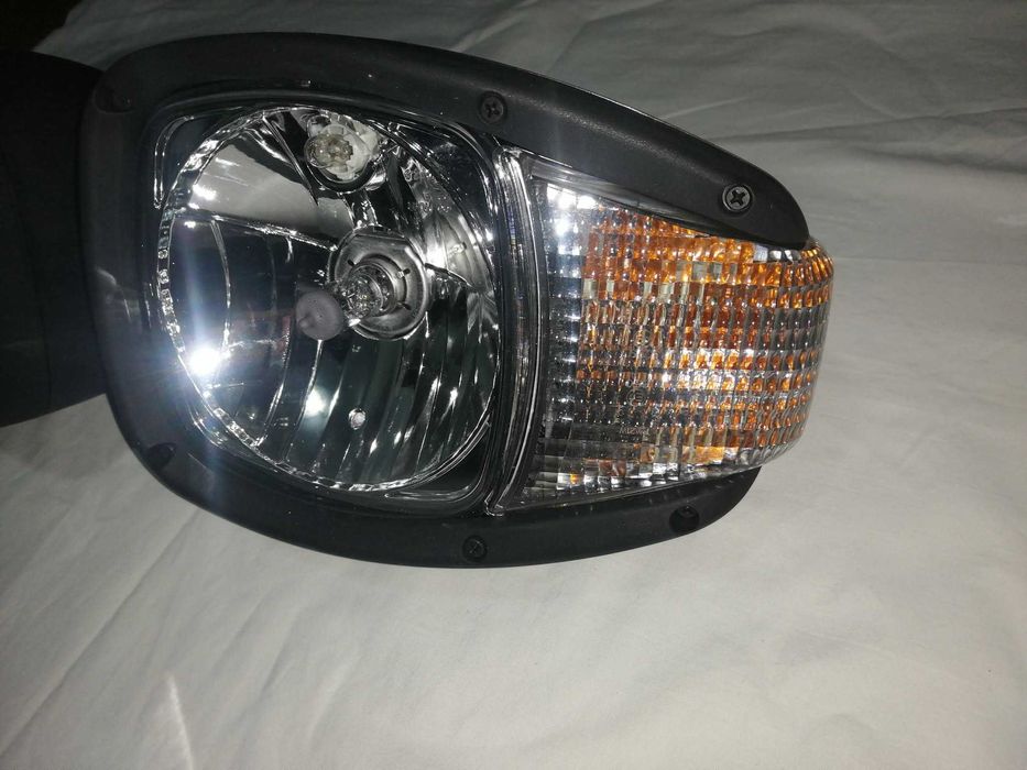 Комплект фарове с мигач за камион / бус / техника – ляв + десен