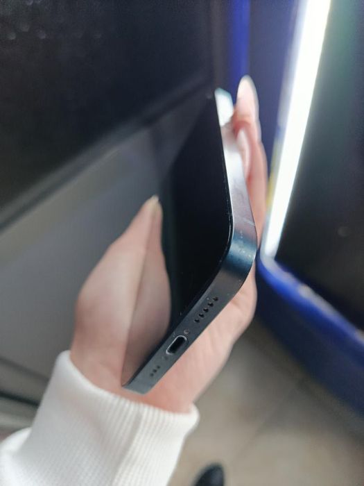 Продава се iPhone 13