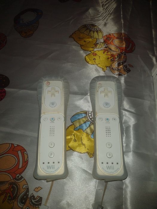 Nintendo wii със два контролера