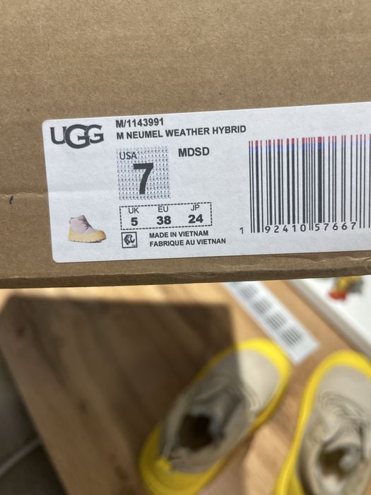 Продам зимнюю обувь UGG оригинал