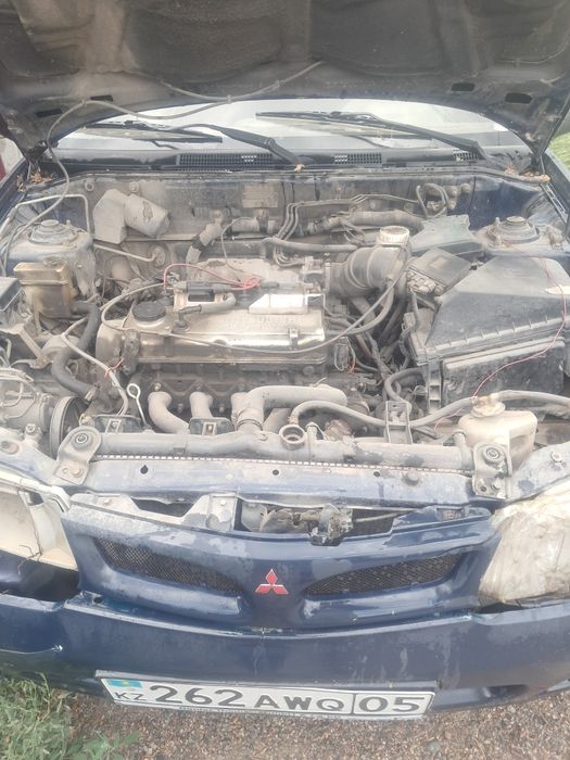 Продам машину Митсубиси Каризма