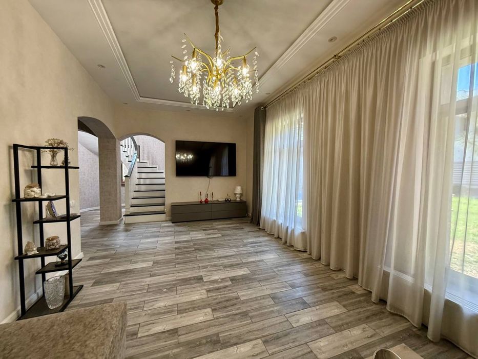 Срочно 6 соток отличный дом на Янги Узбекистане по шикарной цене.