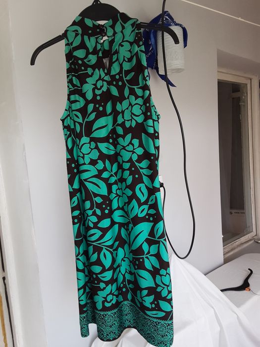 Продаются  очень дёшево, платья