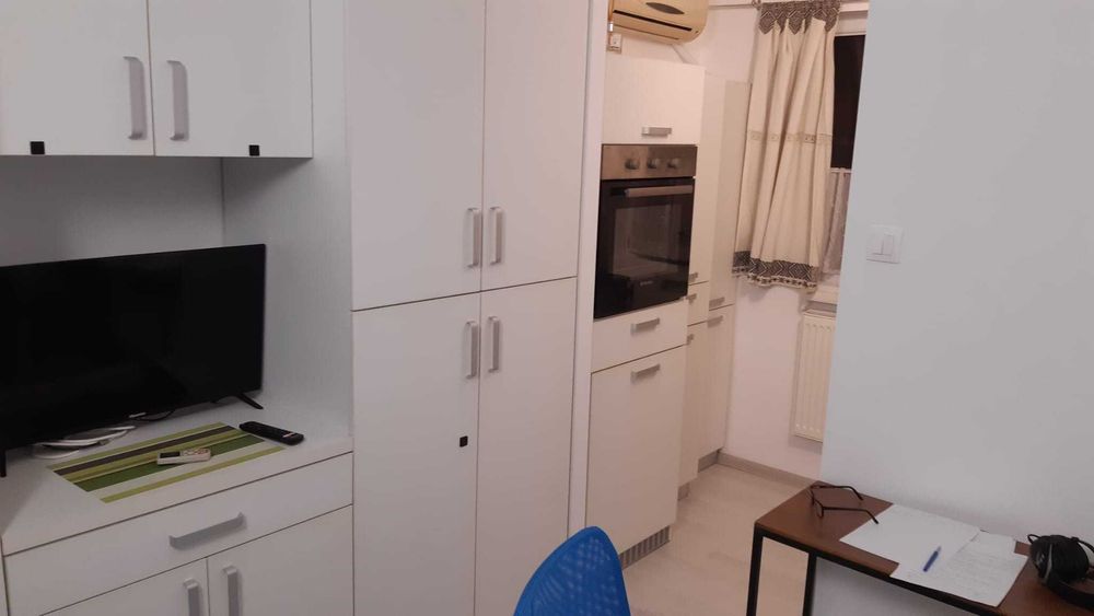 Vand garsoniera mica, pentru tanar/student in Pajura, langa metrou