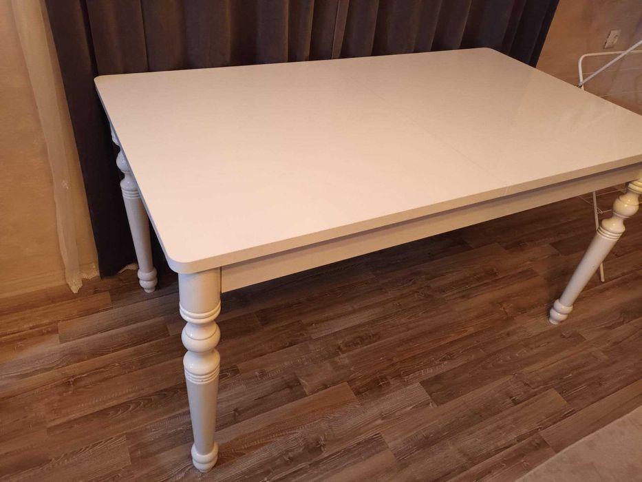 Разтегателна трапезна маса