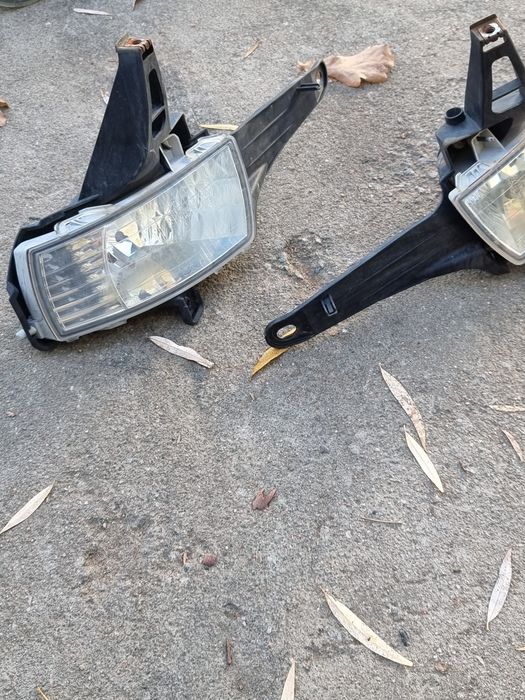 Туманки на Toyota Estima.