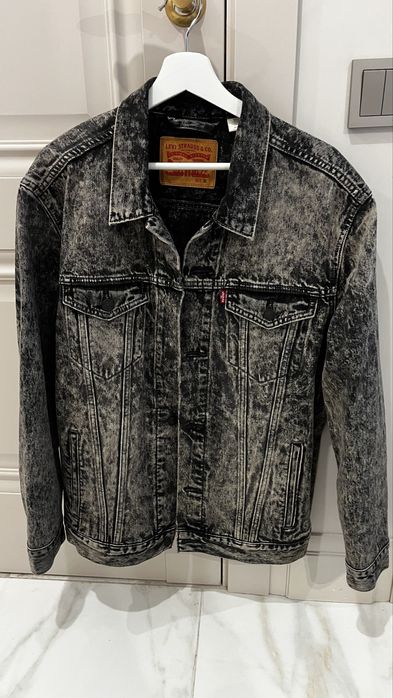 Продам джинсовую куртку