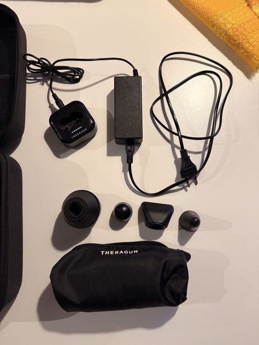 Pistol de masaj Theragun Pro