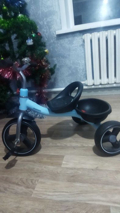 Детский велосипед трёхколёсный