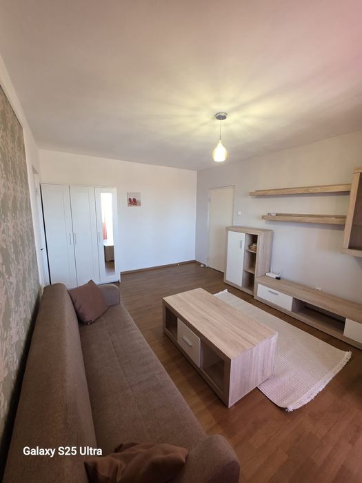 Vand apartament 2 camere semidecomandat- cu balcon