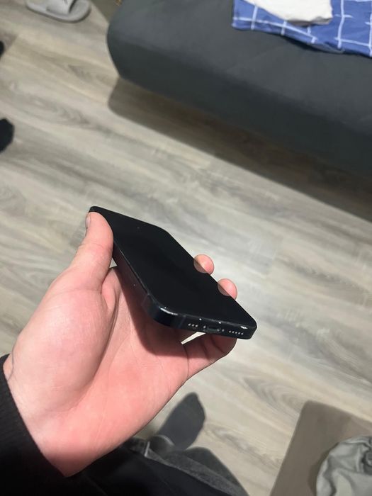 Продам айфон 13.  120к торг есть