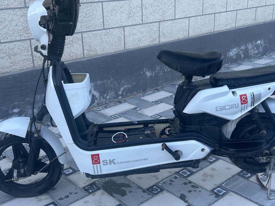 Продам срочно скутер