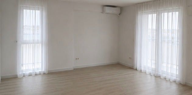 Inchiriez apartament cu 3 camere