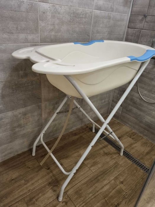 Вана със стойка и маркуч за отвеждане на водата MONI