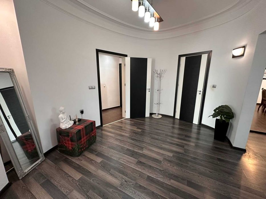 Тристаен апартамент - до хотел Черно море , пл. Севастопол