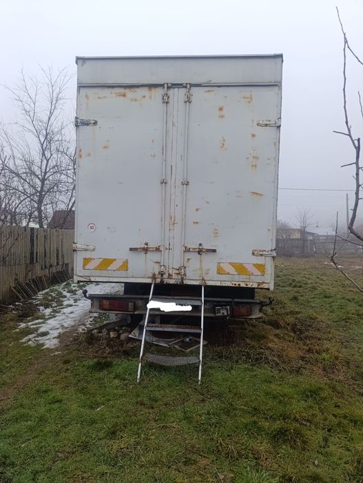 Stupină mobilă pe camion – de vânzare sau piese