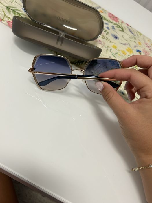 Ochelari de soare Guess