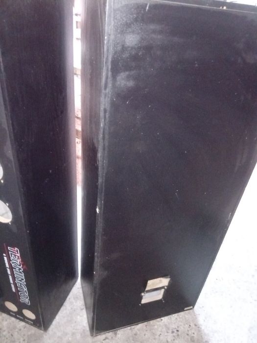 Carcase boxe în stare foarte buna.