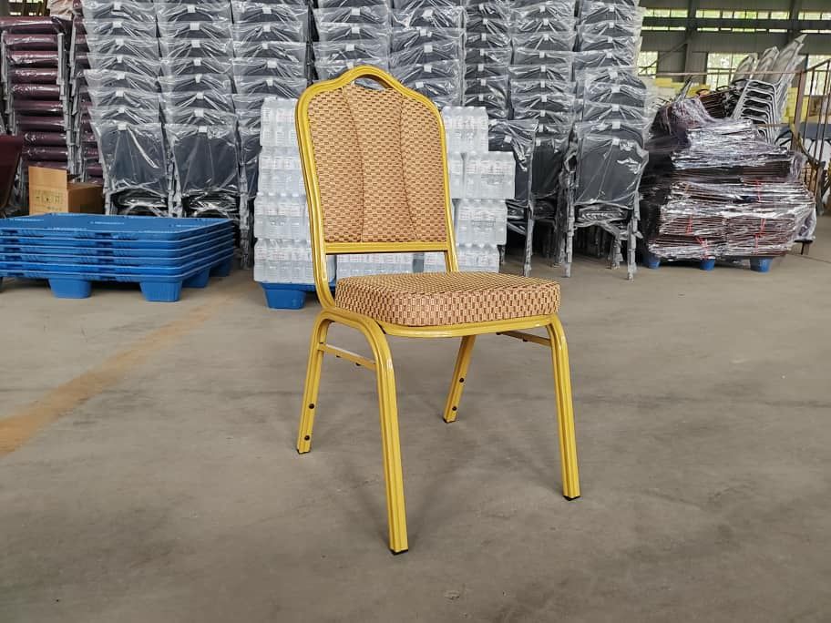 Scaune Biserica HILTON