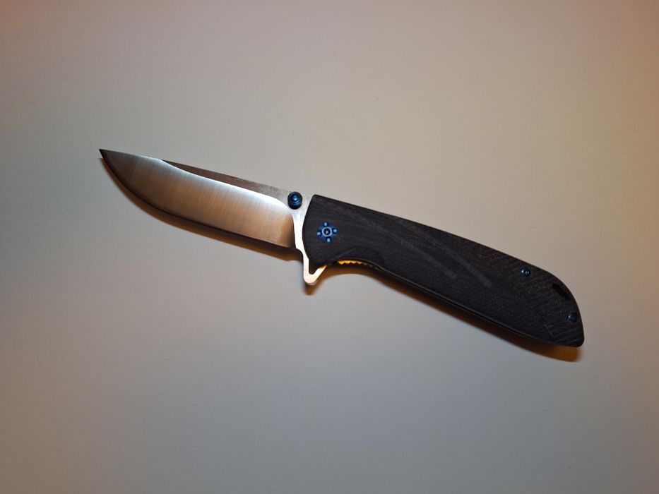 Сгъваем полуавтоматичен джобен нож  CM 101