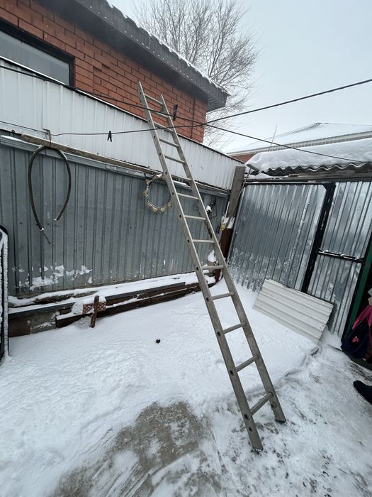 ! Продам хорошую лестницу !