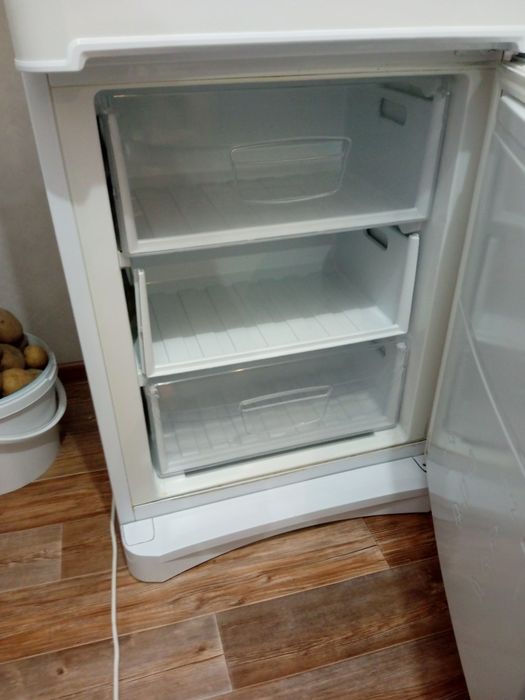 Холодильник indesit