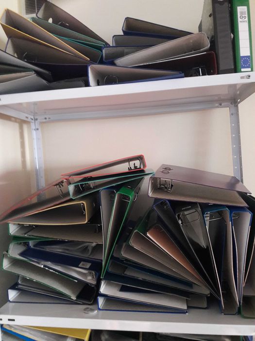 Безплатни офис класьори с машинки за документи